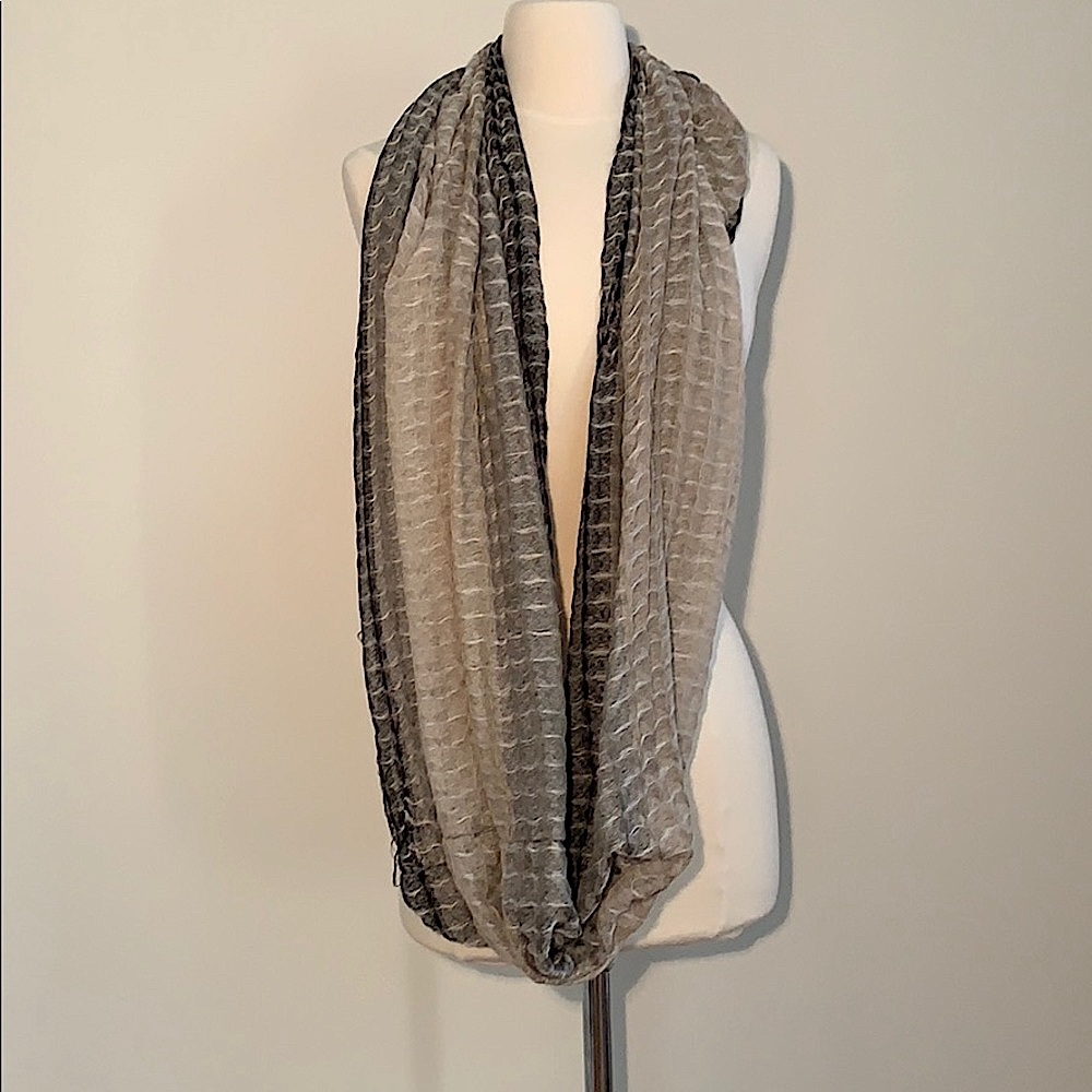 Host Pick Cozy Infinity Scarf neutral ombré - Picture 2 of 2